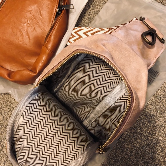 **SOLD**. NEW* Cute crossbody/sling bag with patterned adjustable strap - Picture 4 of 4
